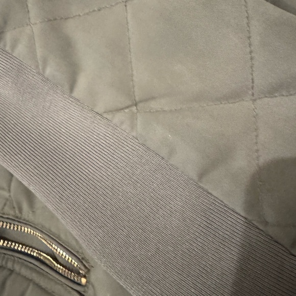 BCBG women’s Green Quilted Jacket / Cost size M - Picture 3 of 5